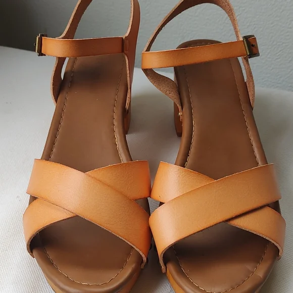 Cushionaire vegan sandals - Picture 9 of 9